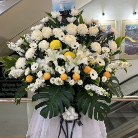 Condolences Wreath - Medium